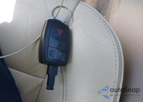 2011 Volvo C70 T5 from USA, damaged, VIN YV1672MC9BJ120330